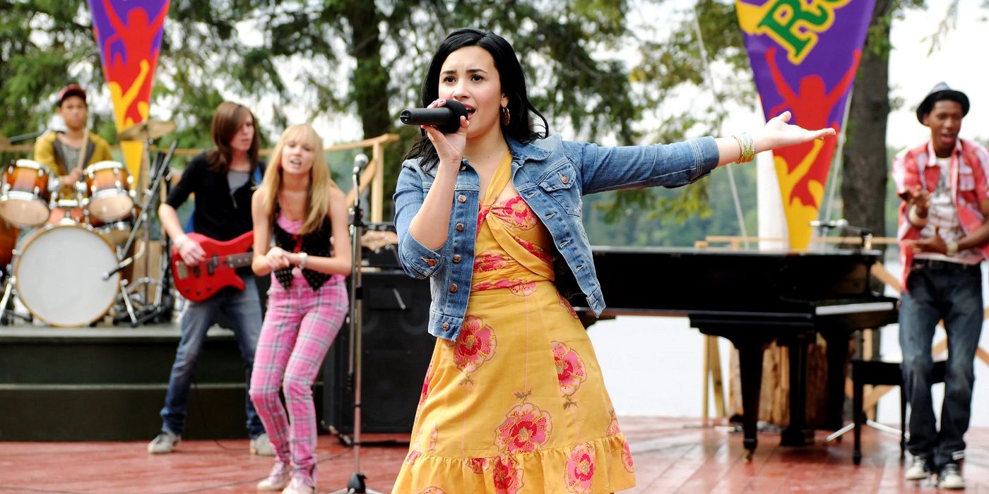 Demi Lovato canta no palco do Camp Rock 2