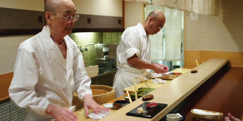 Jiro Ono e seu próprio sushi culinário em Jiro Dreams of Sushi