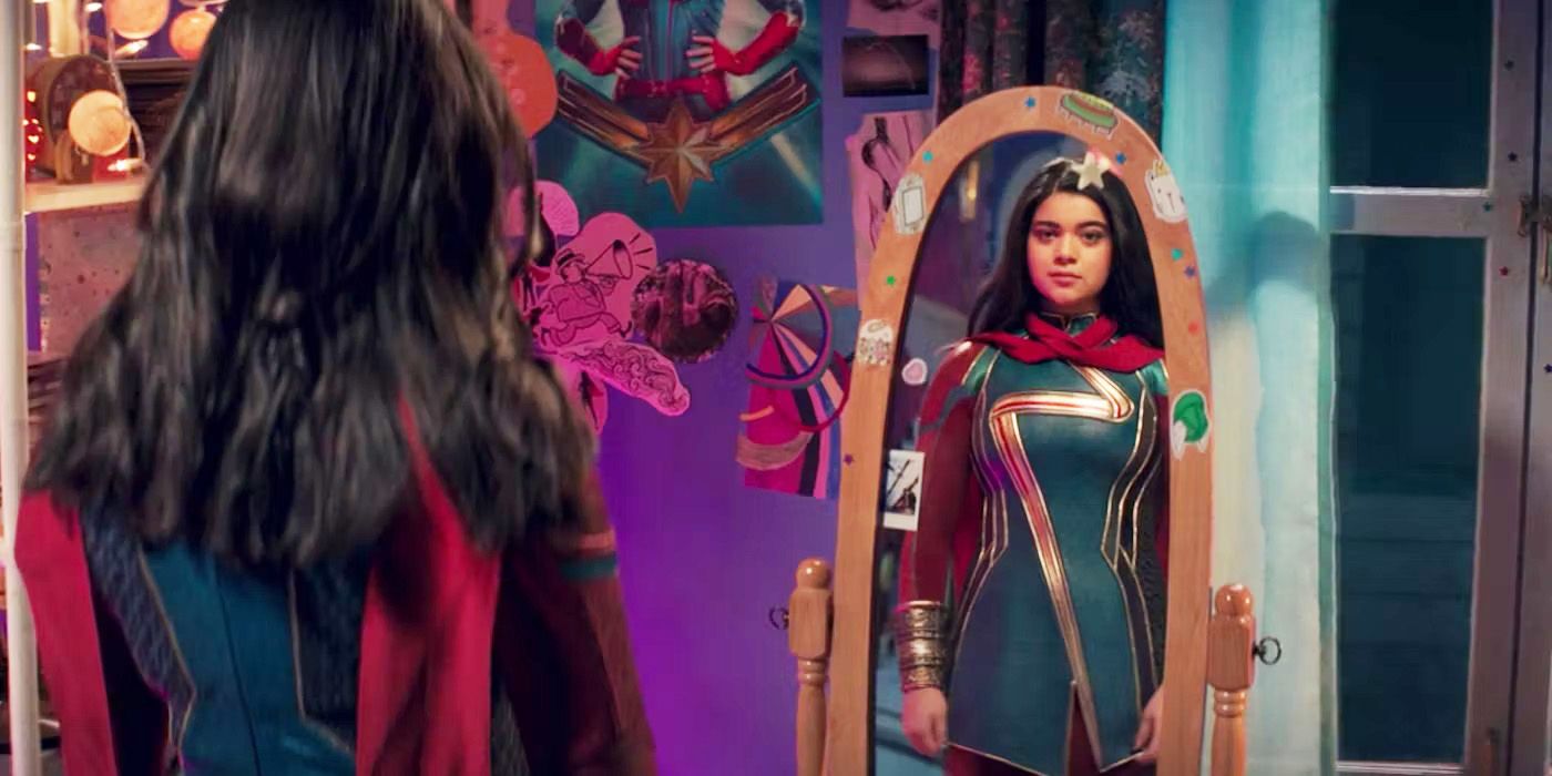 Kamala Khan, de Iman Vellani, se olha no espelho na loja da Sra.  Maravilha.