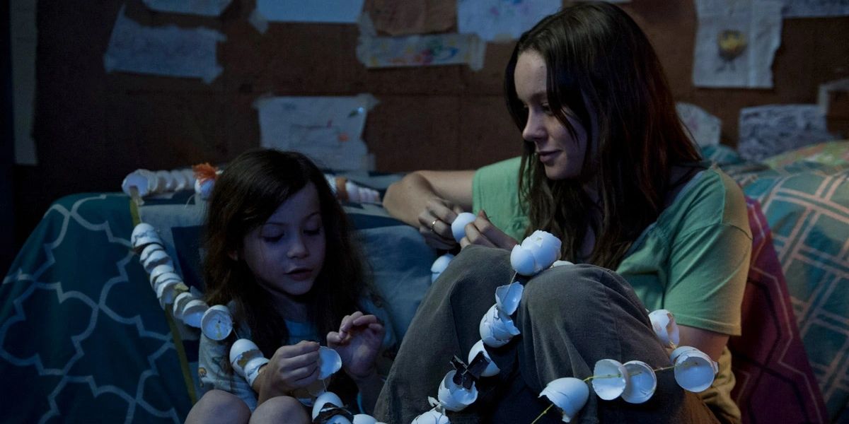 Brie Larson as Joy Newsome with her friend Jack in Room movie