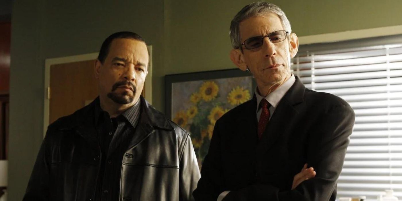 Odafin Tutuola next to John Munch who has his arms crossed, stand in a hospital room together