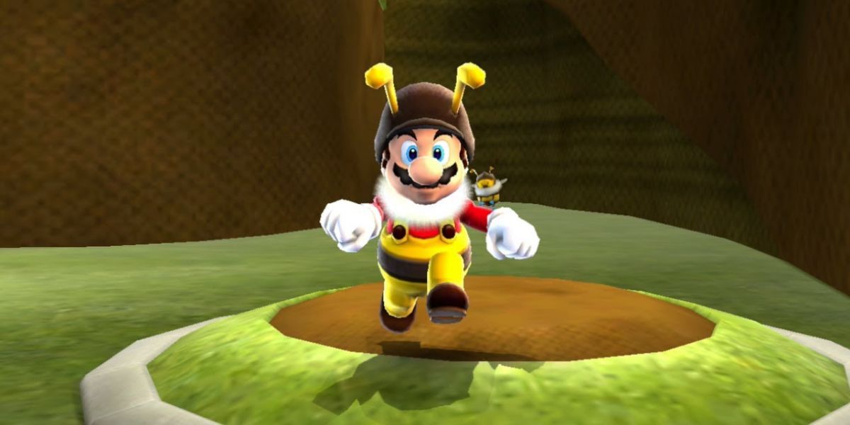 Bee Mario correndo em direção à câmera em Super Mario Galaxy