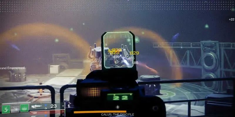 Destiny 2: Lightfall - Um Guardião atirando em Calus das passarelas.