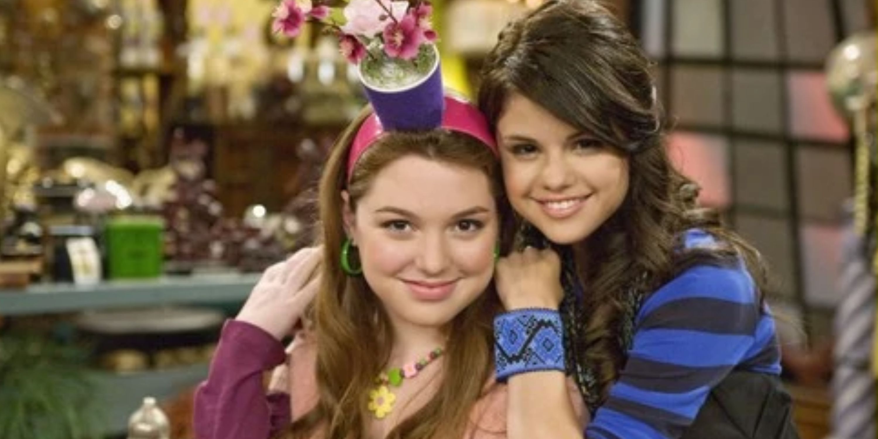 Селена Гомес возвращается в первый взгляд BTS на возрождение Wizards of Waverly Place