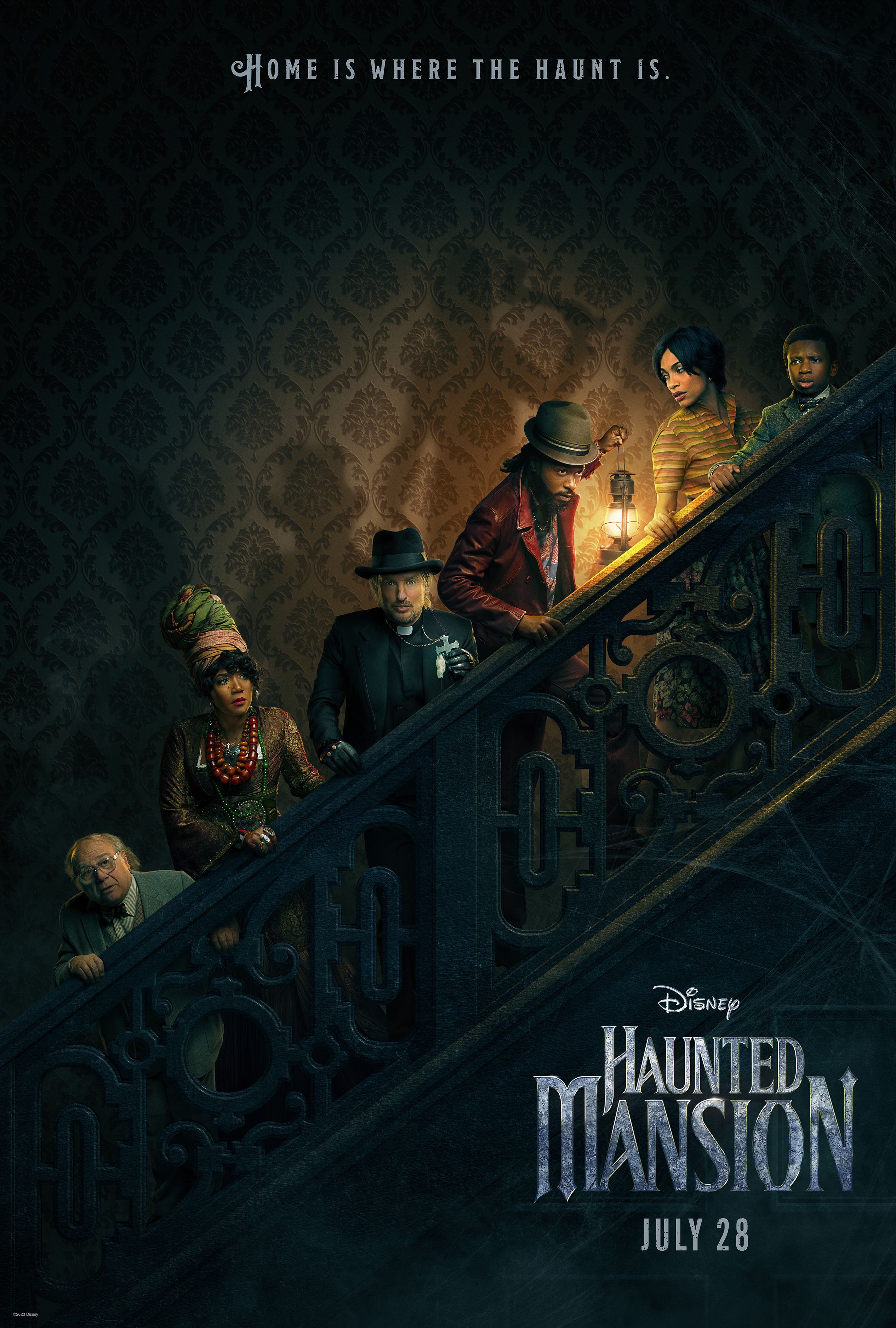 Danny DeVito, Owen Wilson, Mike Benítez, Rosario Dawson, Chase Dillon, Tiffany Haddish y LaKeith Stanfield en Haunted Mansion (2023)