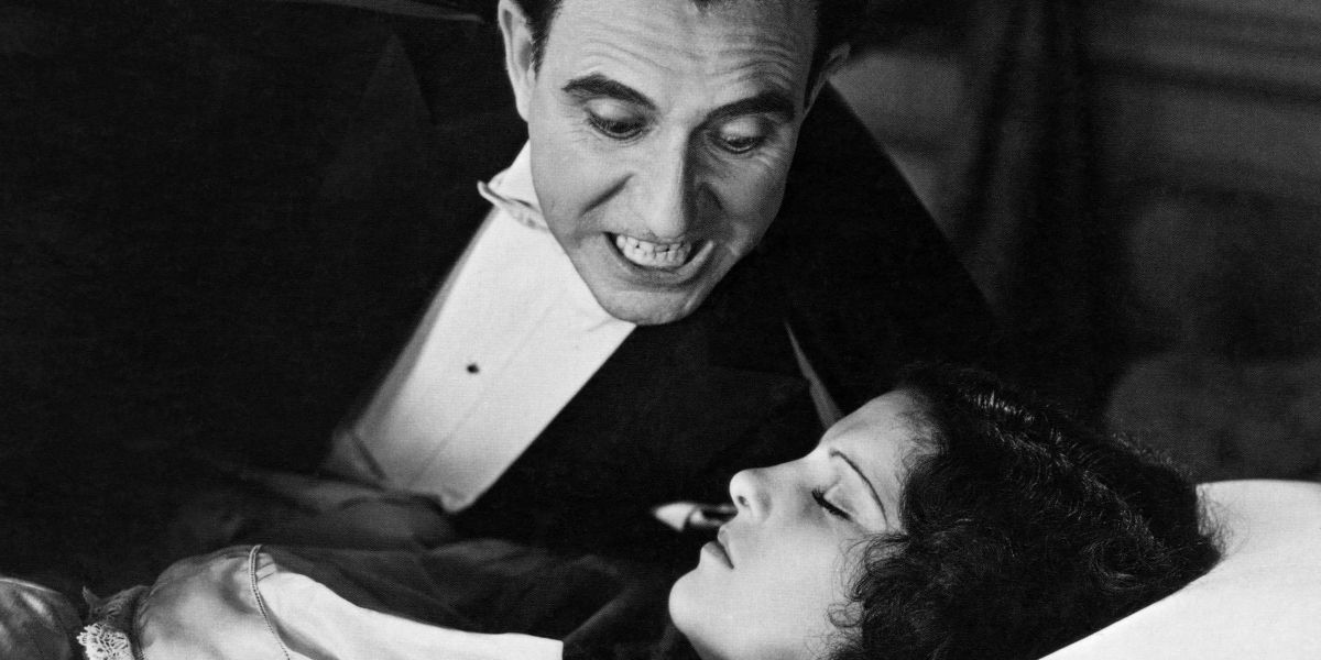 Carlos Villarias as Dracula about to attack Lupita Tovar as Eva in Spanish version of Dracula