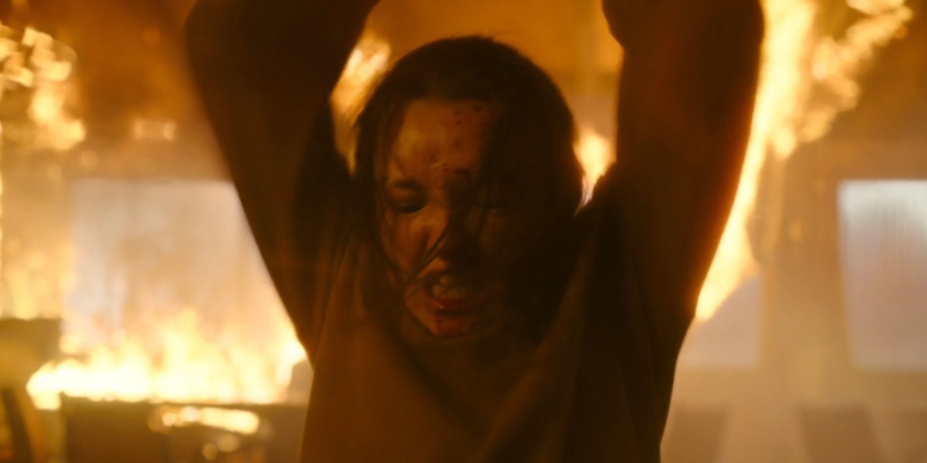 Ellie apuñala a David con un machete en un restaurante en llamas en el episodio ocho de The Last of Us de HBO.