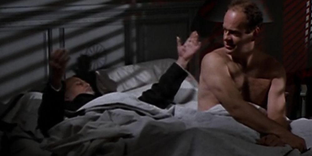 Frasier dorme com um colega em The Impossible Dream (Frasier)