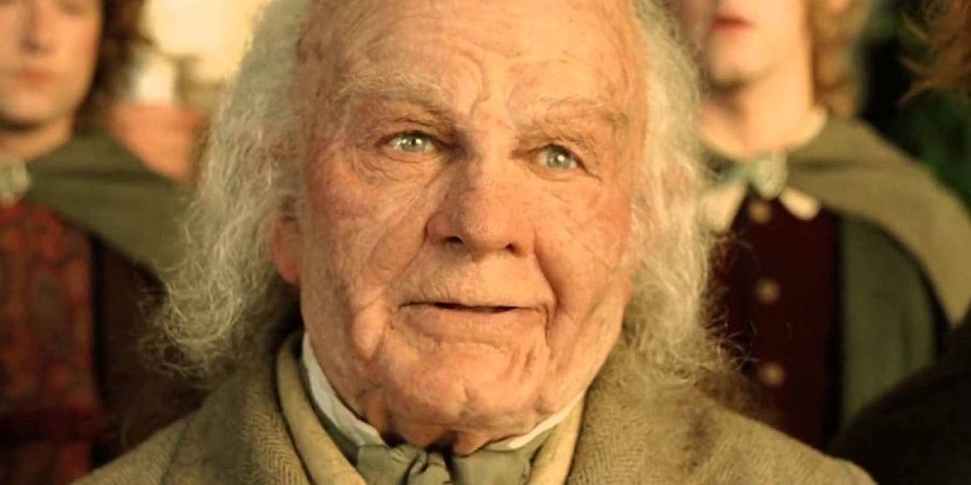O Velho Bilbo ao lado de outros Hobbits em O Senhor dos Anéis: O Retorno do Rei.