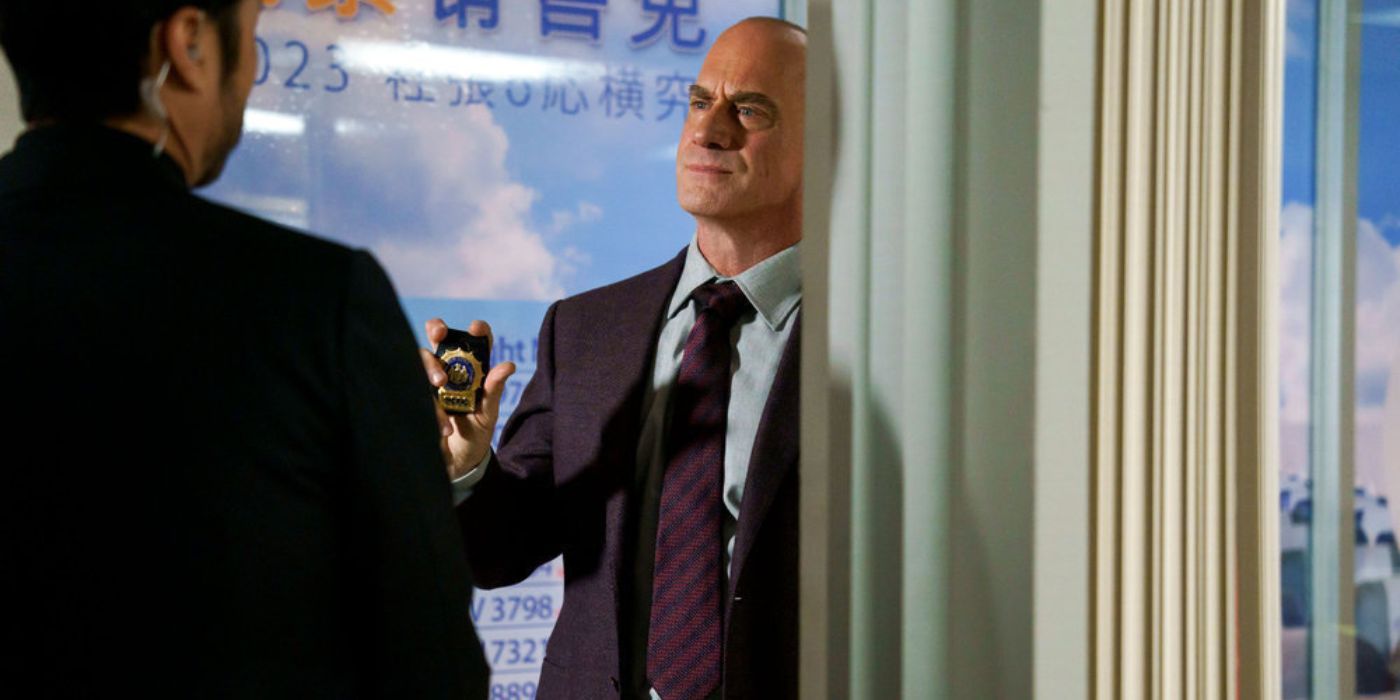 Elliot Stabler (played by Christopher Meloni) displays his badge on Law & Order: Organized Crime.