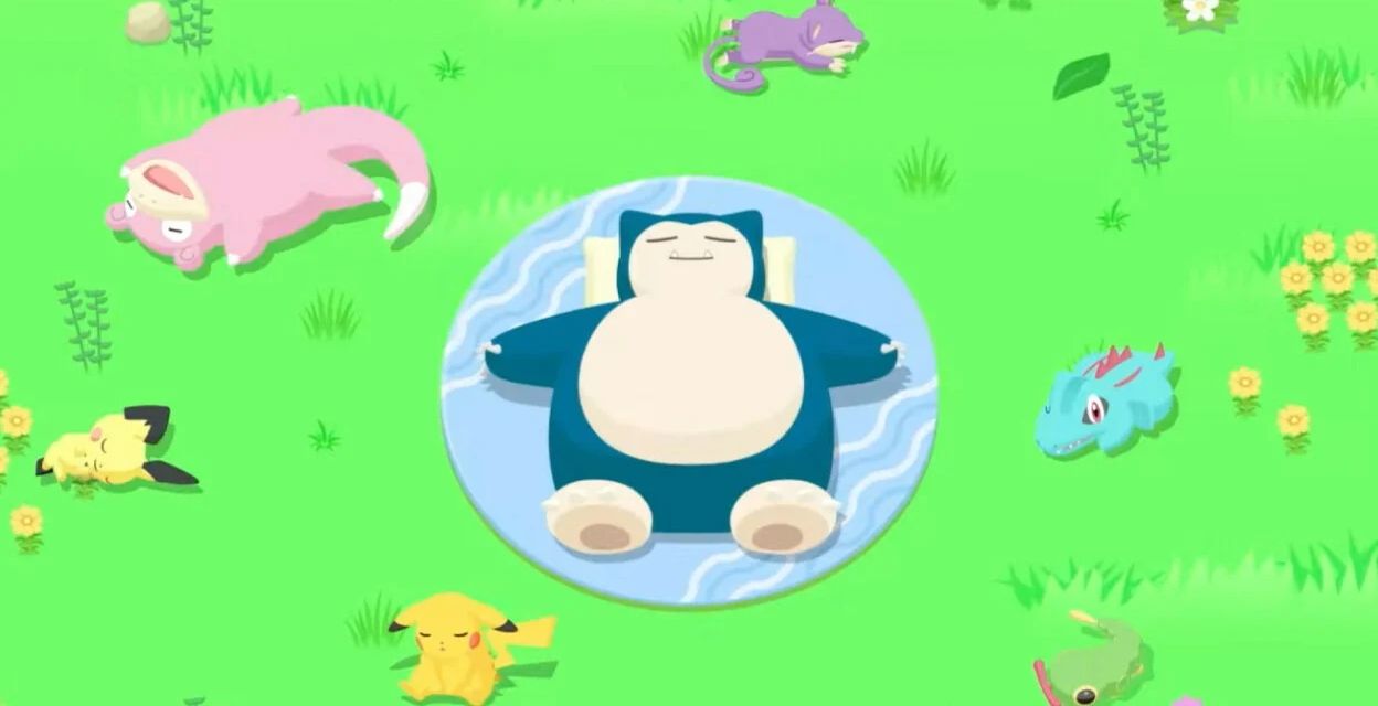 Pokemon Sleep screenshot with Snorlax in the middle surrounded by Pikachu, Pichu, Slowpoke, Rattata, Totodile and Caterpillar