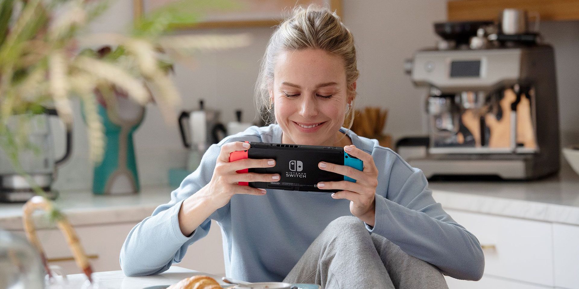 Brie Larson joga Nintendo Switch