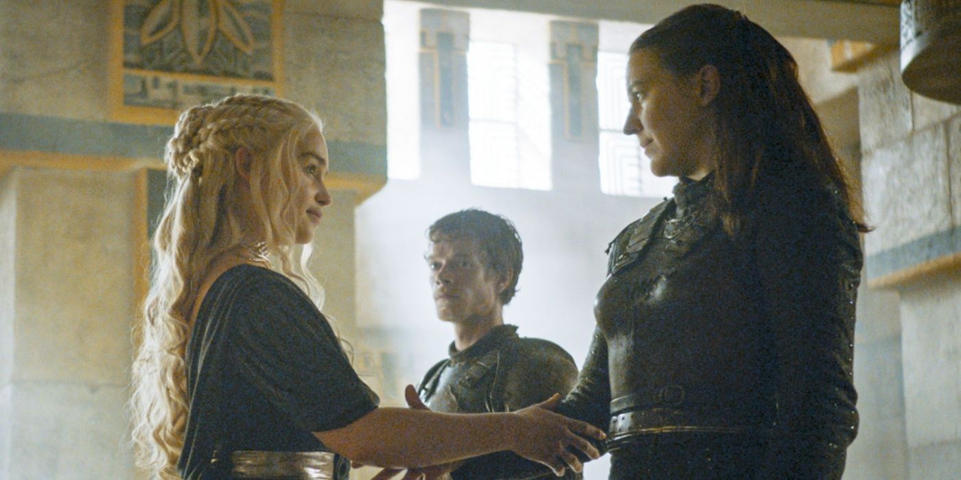 Daenerys Targaryen and Yara Greyjoy clasping arms in Game of Thrones. 