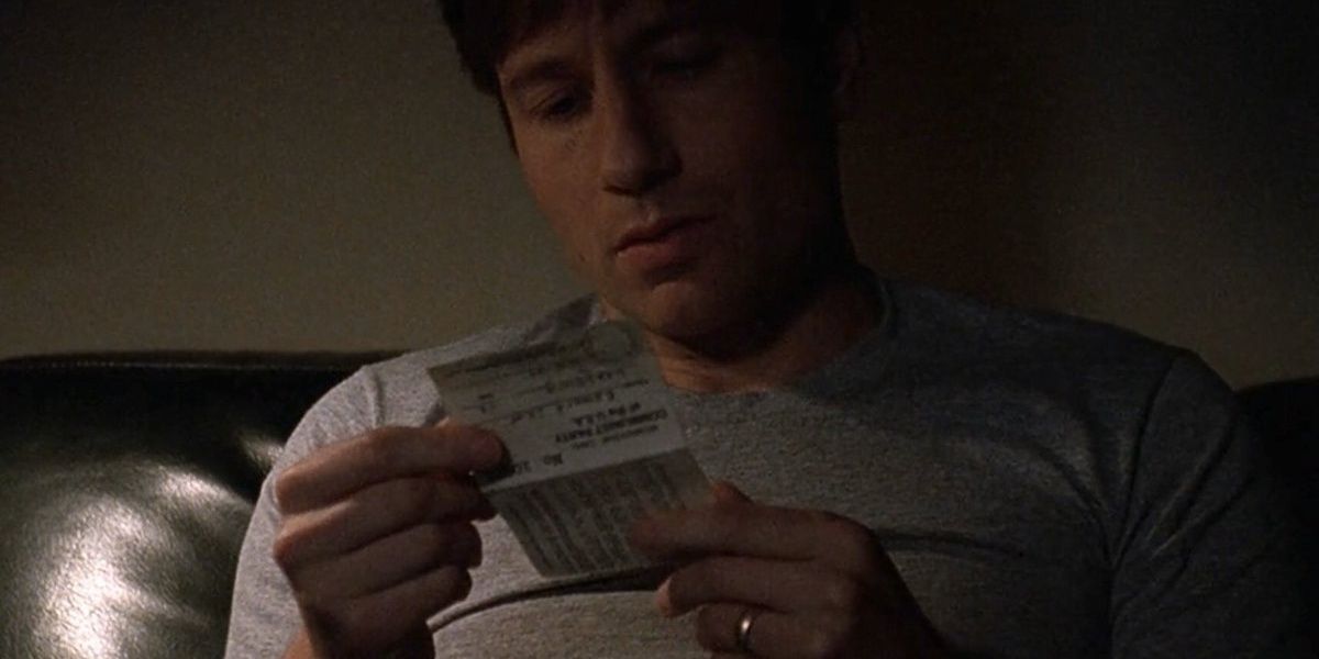 Mulder pensively reads a mysterious note in X-Files