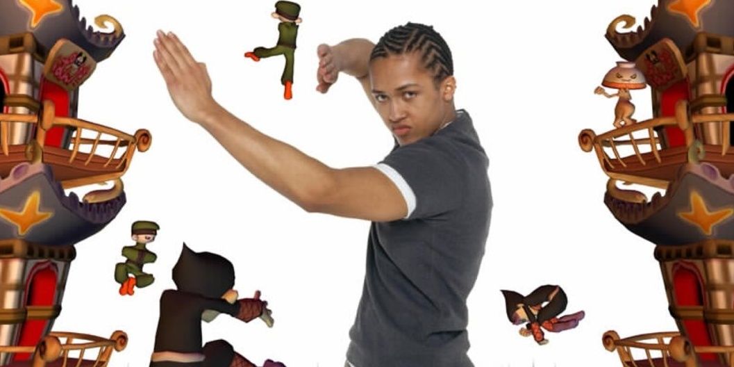 Um jogador do Eyetoy Play luta contra ninjas.