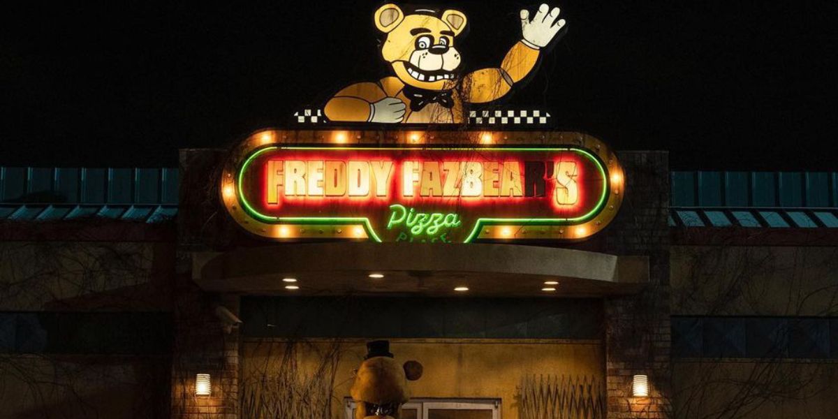 Still of Freddy Fazbear's pizza from The Five Nights at Freddy's movie