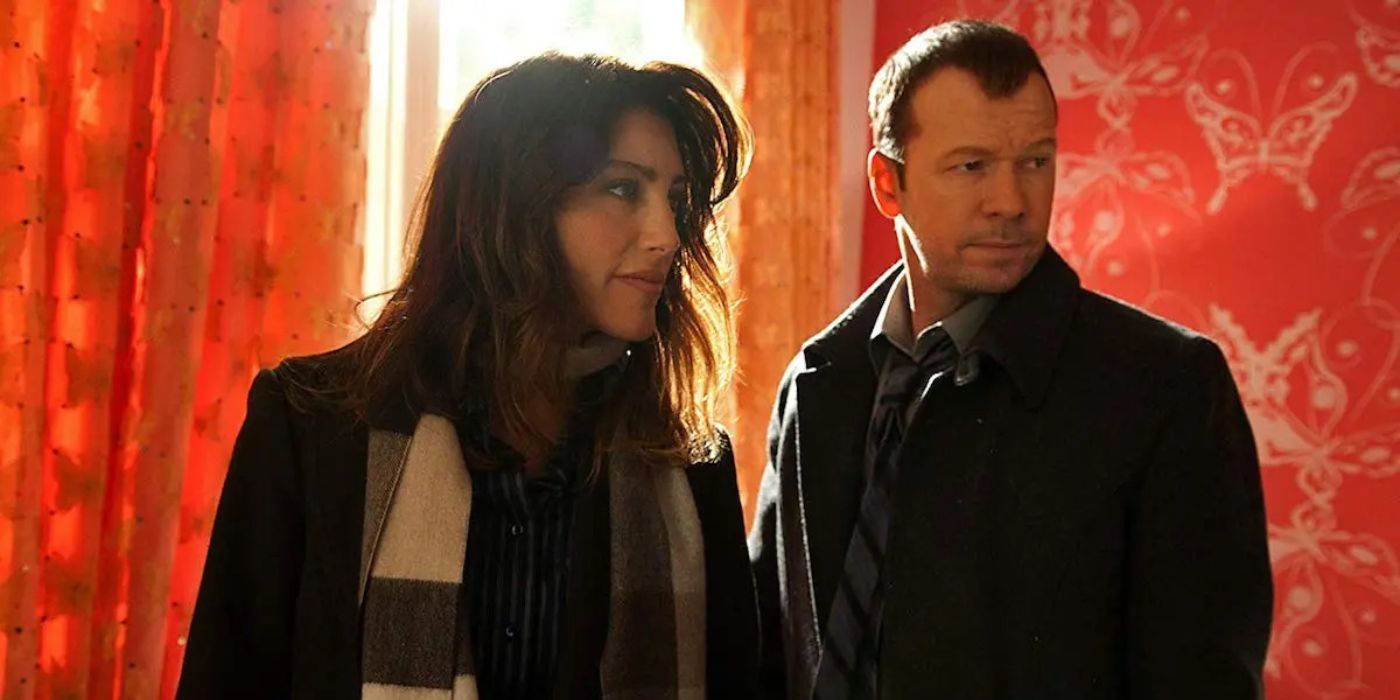 Blue Bloods' Jackie and Danny (Jennifer Esposito and Donnie Wahlberg) in a house