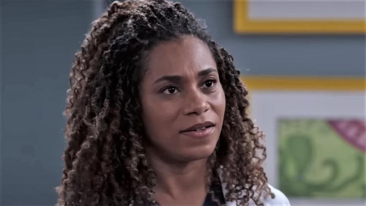 Kelly McCreary como Maggie Pierce en Anatomía de Grey