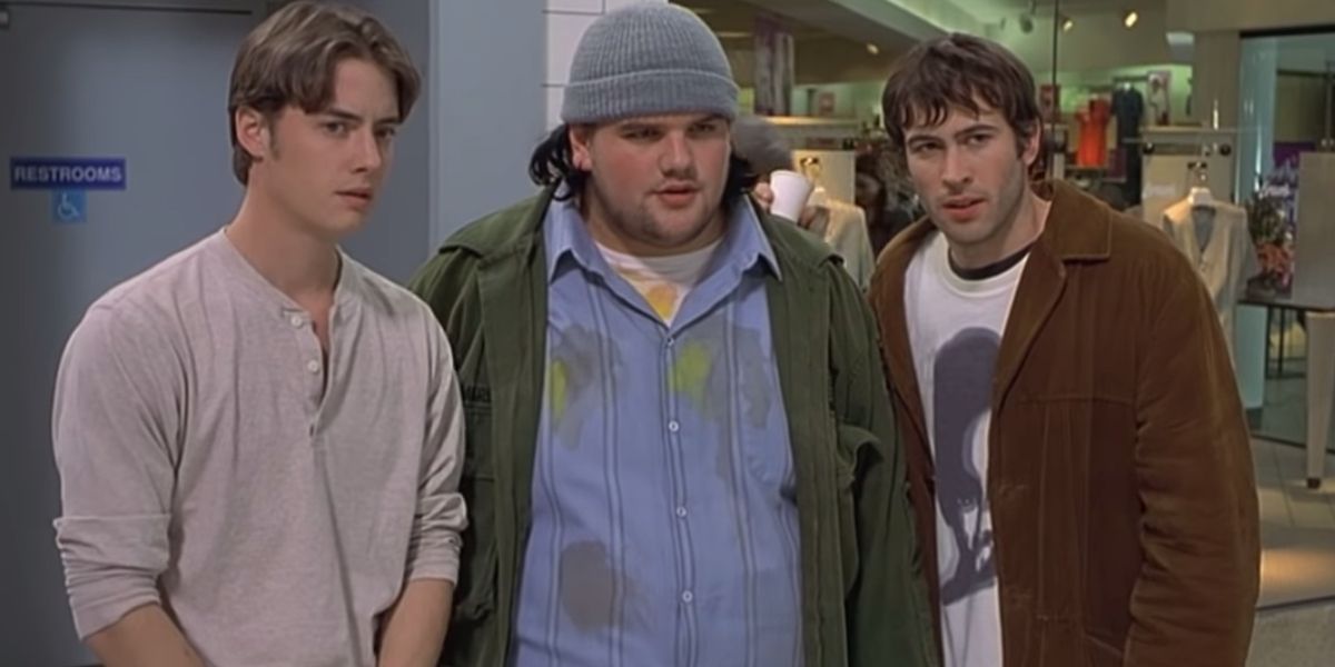 T.S. Quint (Jeremy London), Willam (Ethan Suplee) and Brodie Bruce (Jason Lee) standing together in Kevin Smith's Mallrats (1995).