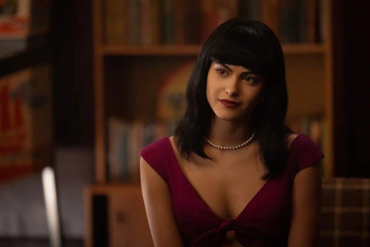 Veronica Lodge wearing a pearl necklace in Riverdale Season 7