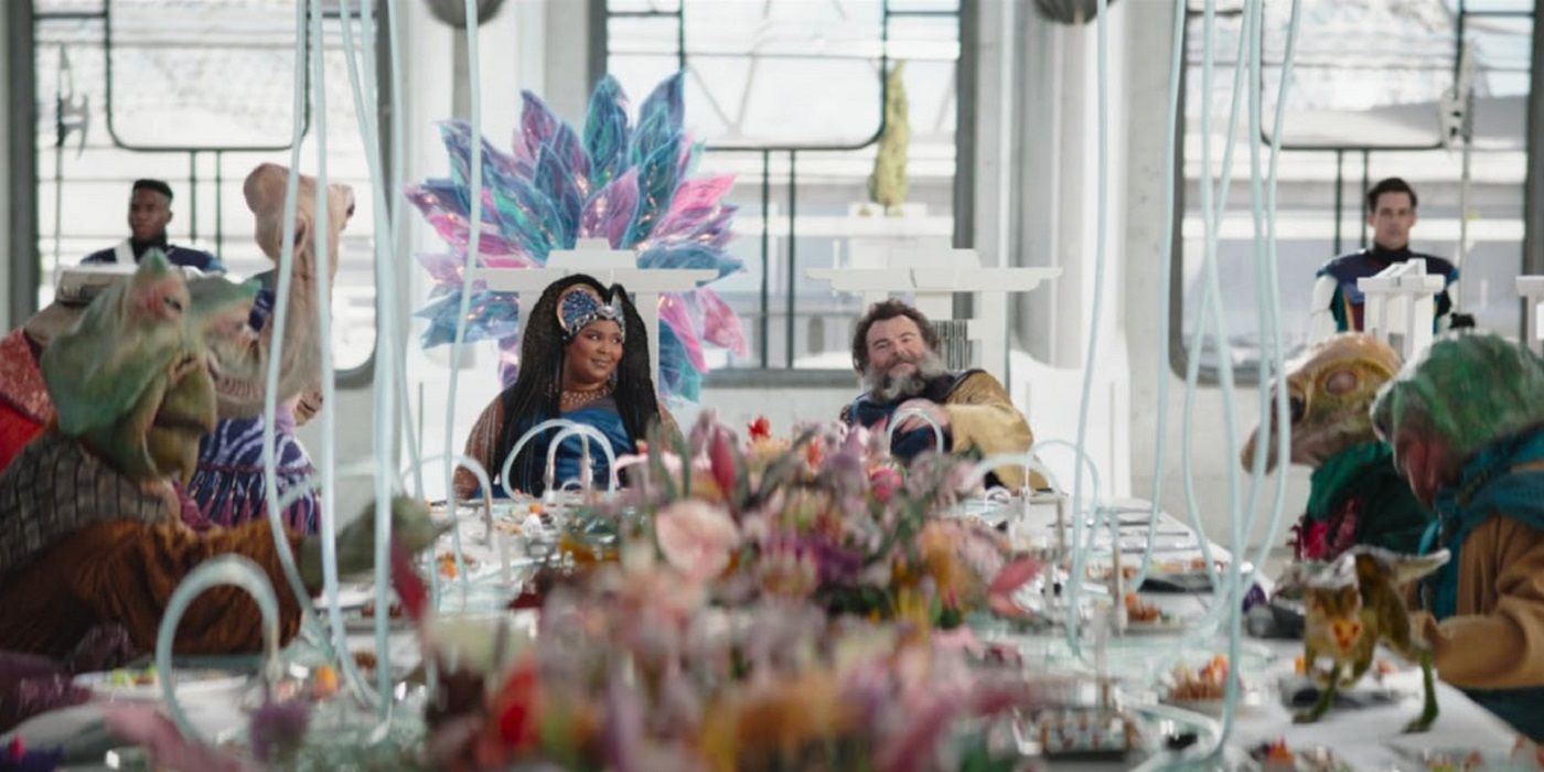 Star Wars The Mandalorian Jack Black e Lizzo em uma mesa cheia de alienígenas