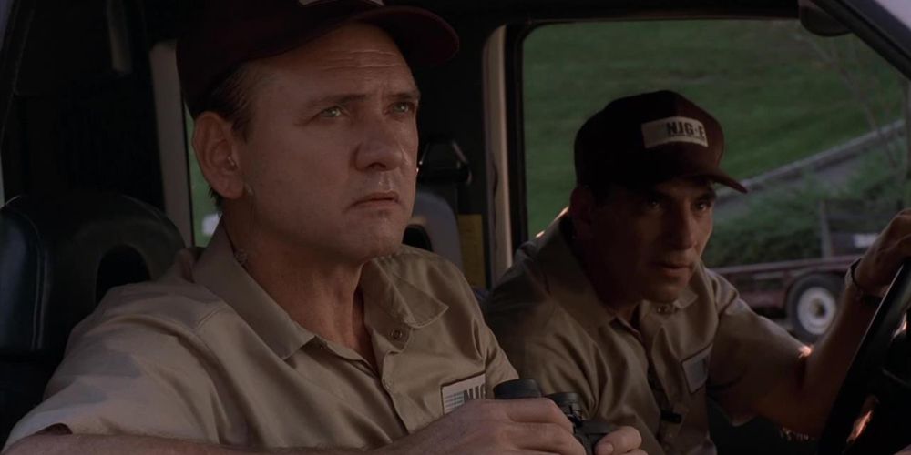 Los agentes del FBI monitorean la casa de Tony en Los Soprano