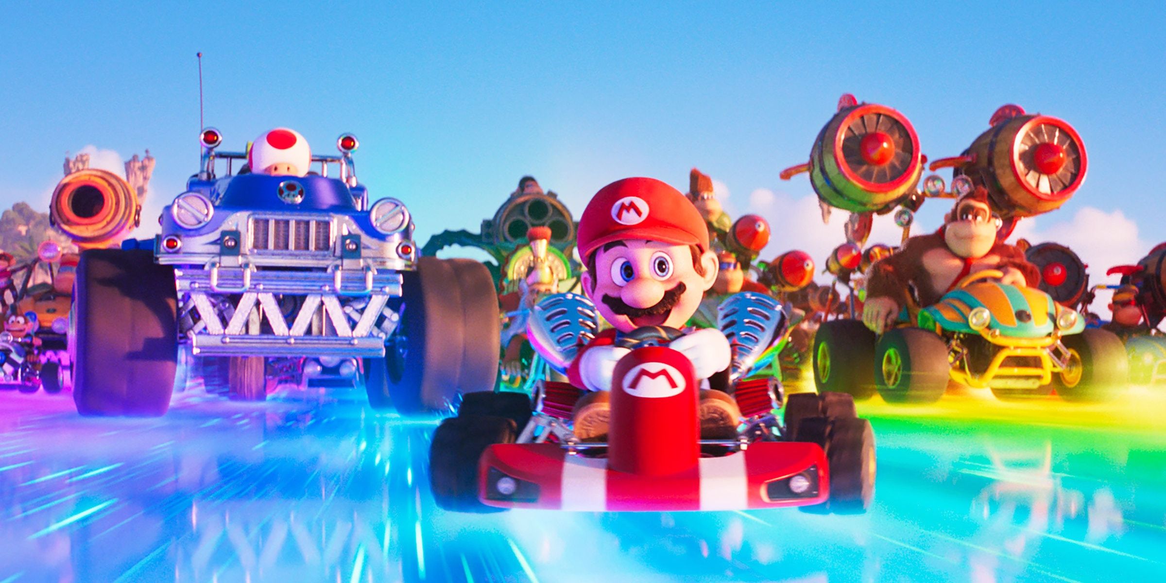 Toad, Mario, Donkey Kong e outros dirigem karts na Rainbow Road no filme Super Mario Bros