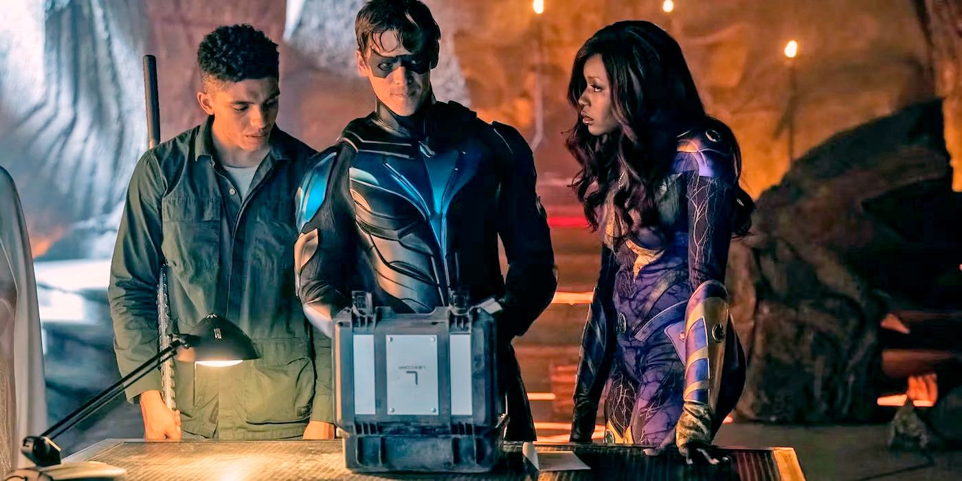 Titans' Nightwing, Starfire and Tim Drake find Lex's clues