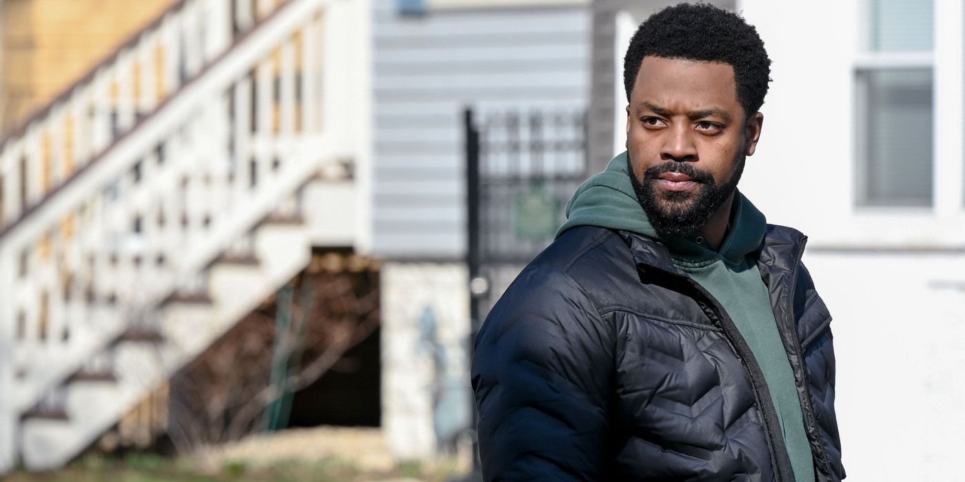 Chicago PD's Kevin Atwater, played by LaRoyce Hawkins, stands in front of an apartment building