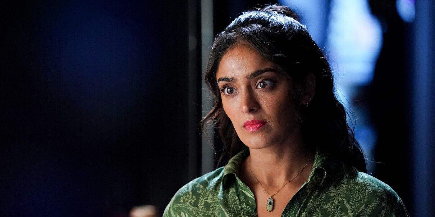 CSI Vegas Allie Rajan (Mandeep Dhillon) em verde na estação de notícias