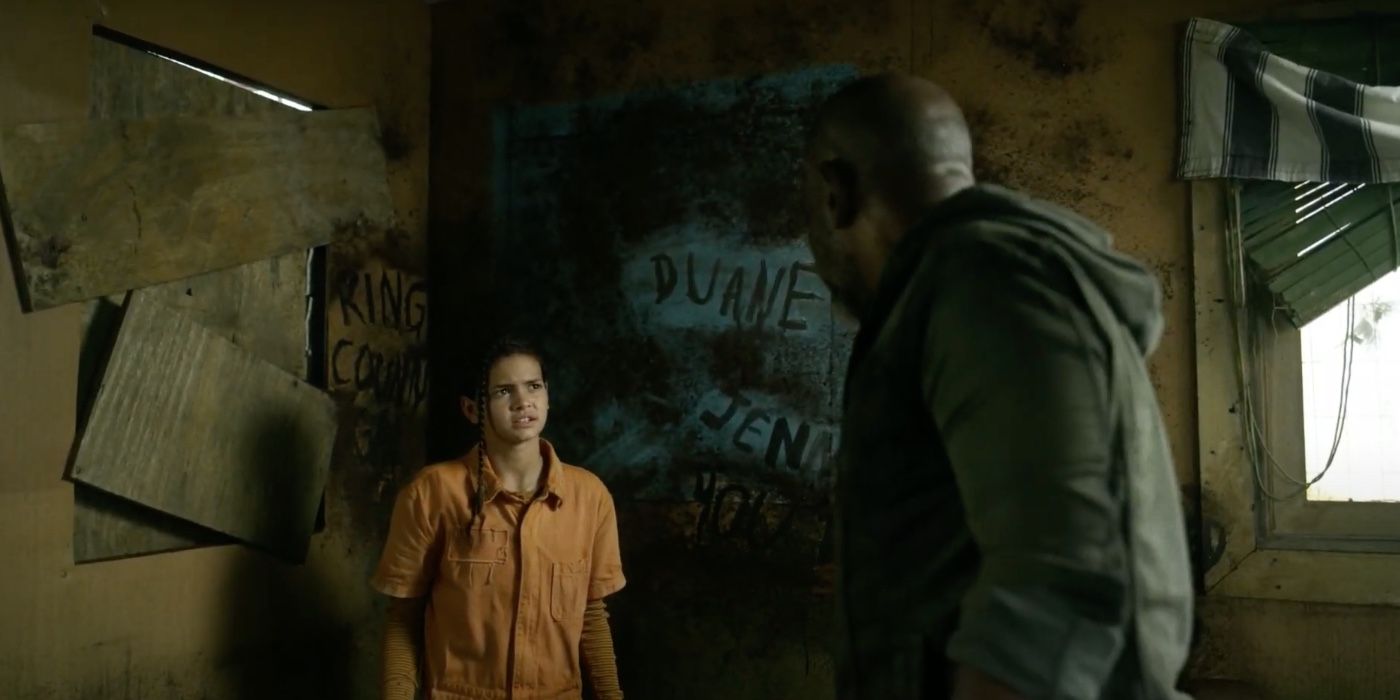 Mo and Morgan in front of graffiti on Fear the Walking Dead