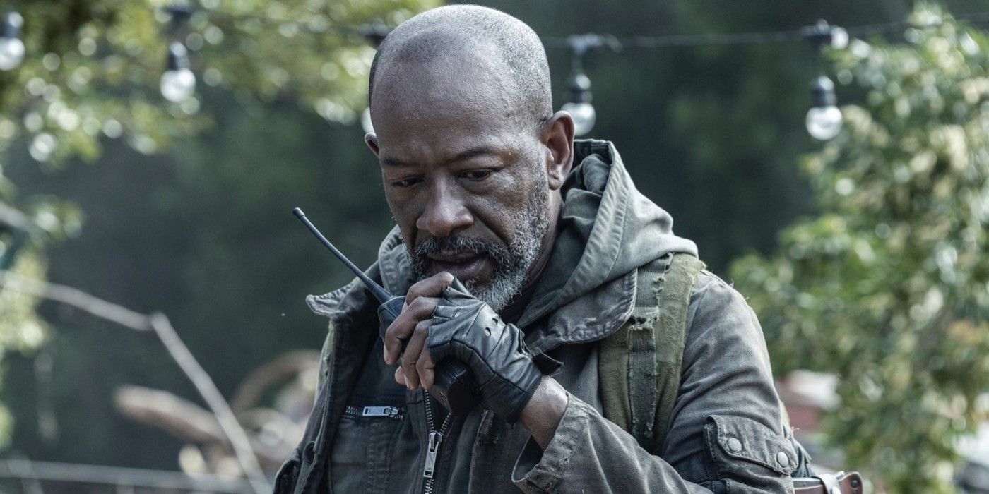 Morgan Jones using a walkie talkie in Fear the Walking Dead