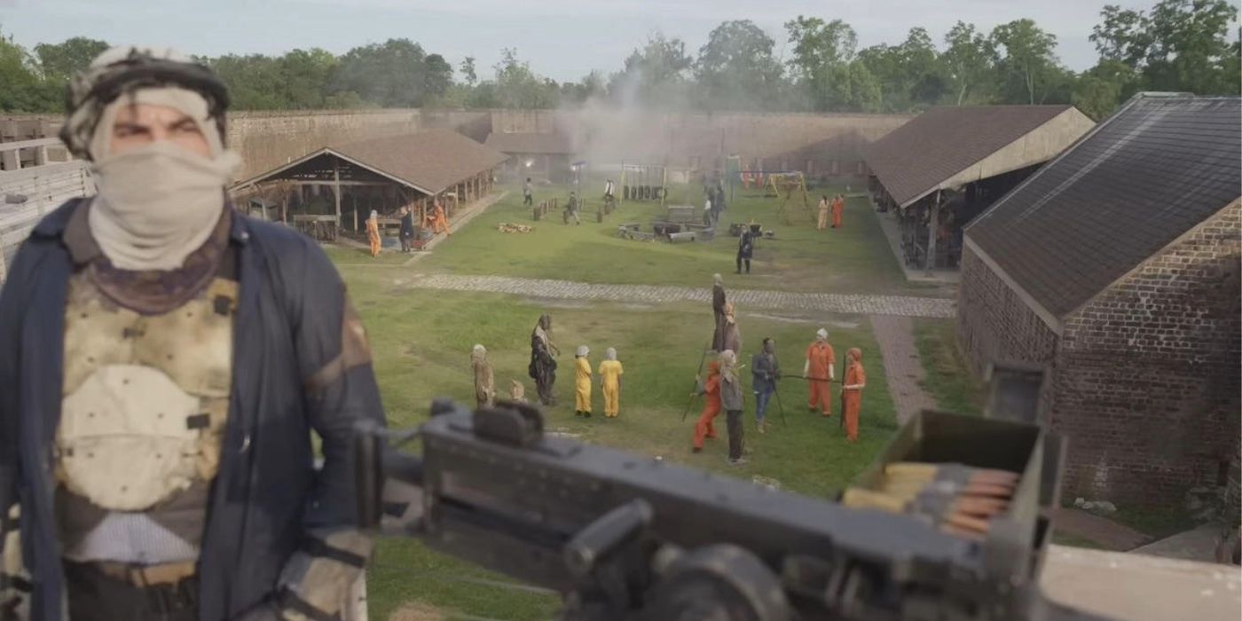 Uma visão geral da sede do PADRE com um guarda em Fear the Walking Dead.