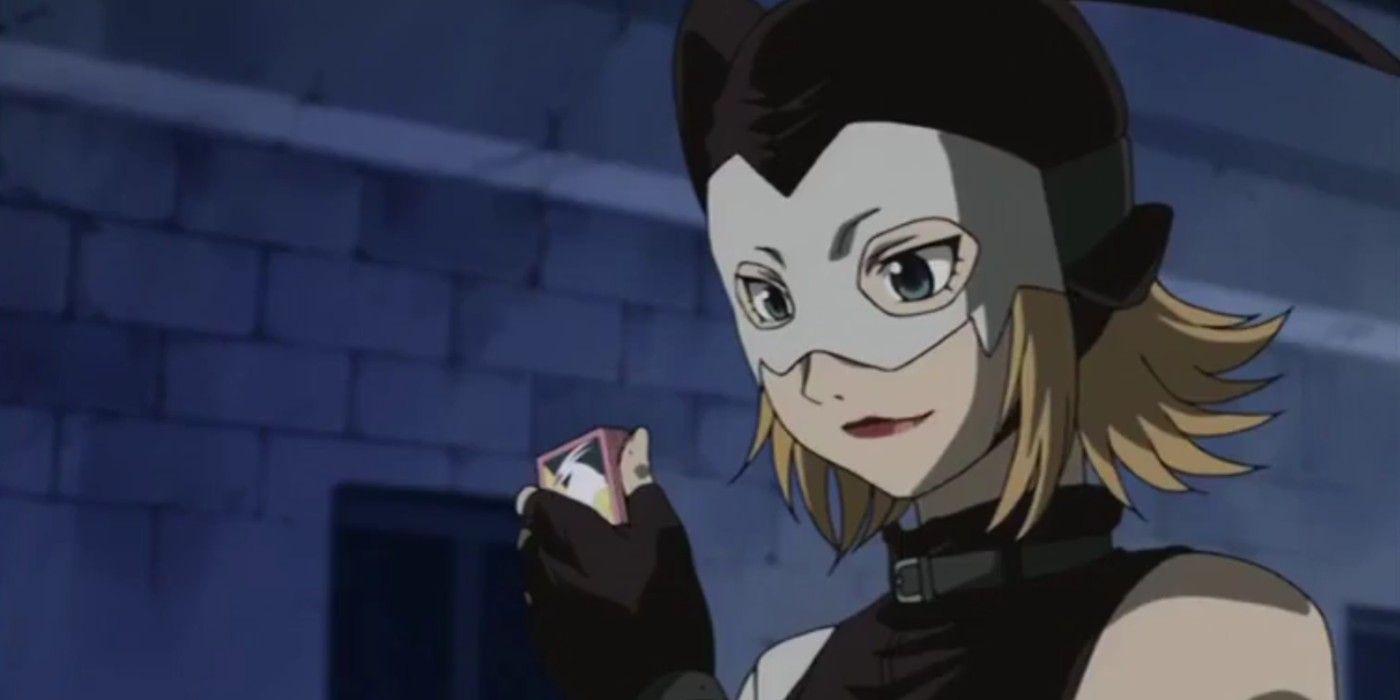 Fullmetal Alchemist: Psiren the thief in a mask looking at treasure.