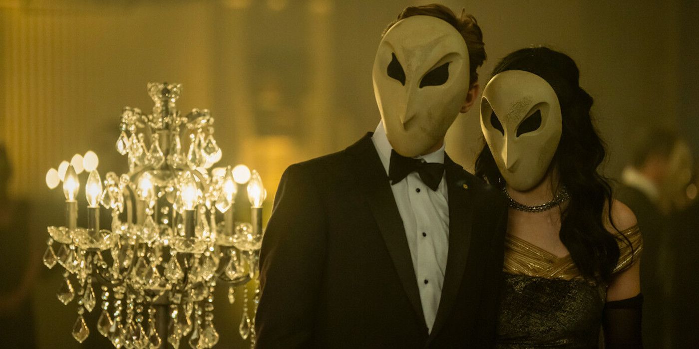 Turner and Duela are spies in a Court of Owls party in Gotham Knights