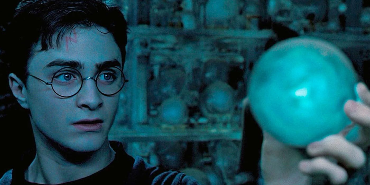 Tại sao Chúa tể Voldemort muốn giết Harry Potter