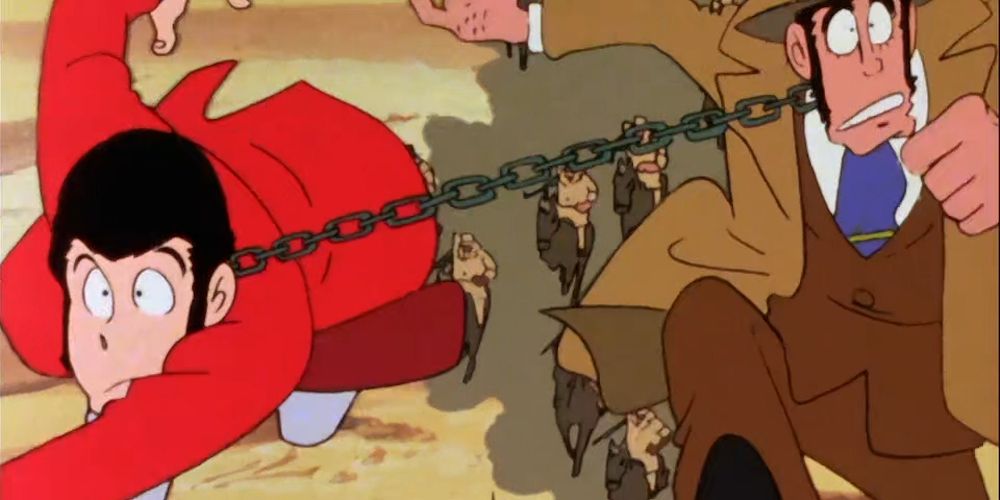 Lupin acorrentado a Zenigata enquanto eles correm para se proteger em Lupin 3ª Parte II