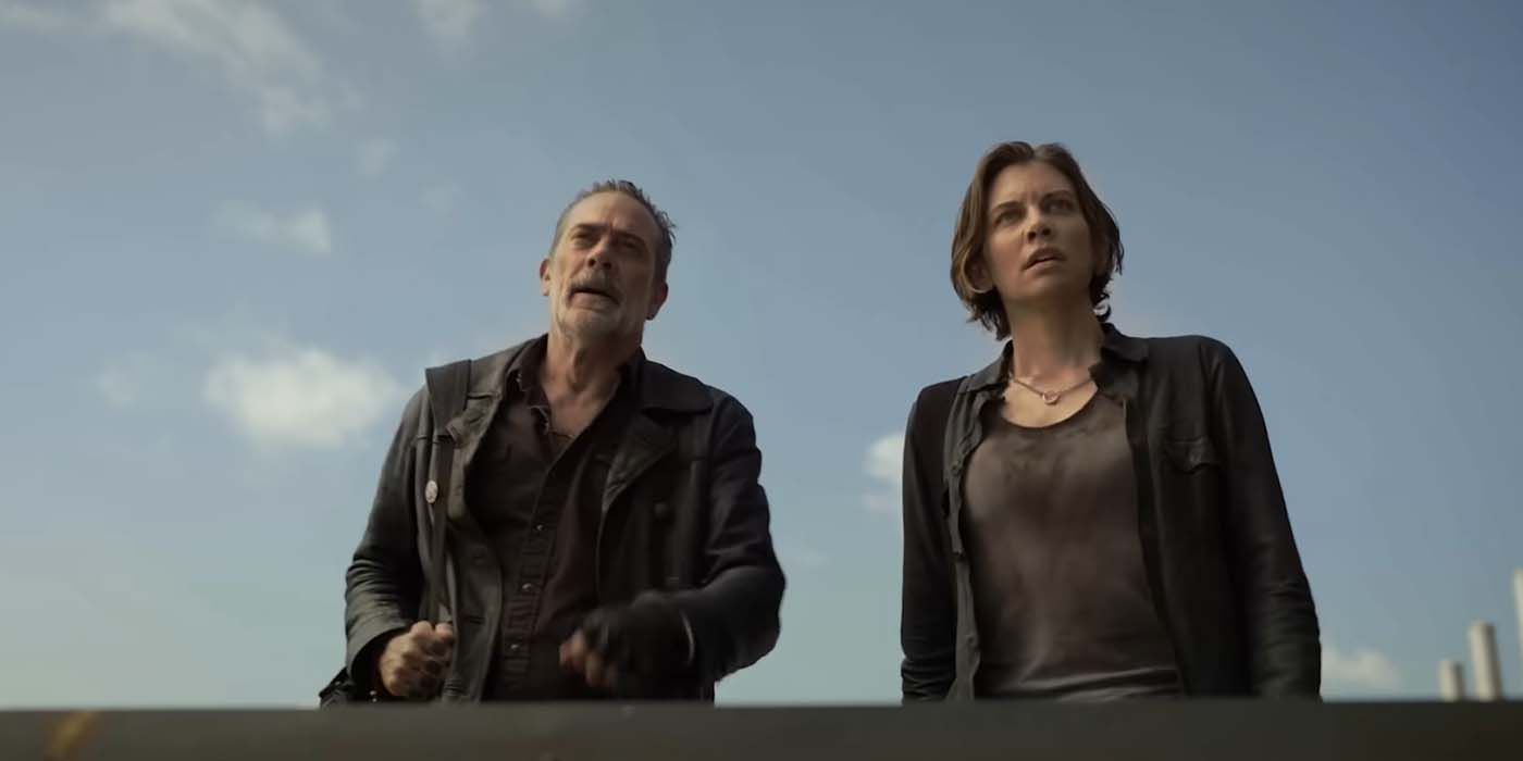 Maggie e Negan parados em um telhado olhando para frente no trailer de Dead City.