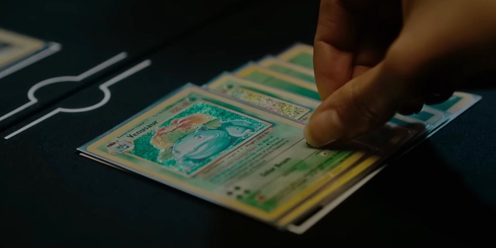 Pokémon TCG Classic apresenta três decks Holofoil, incluindo Venusaur. 