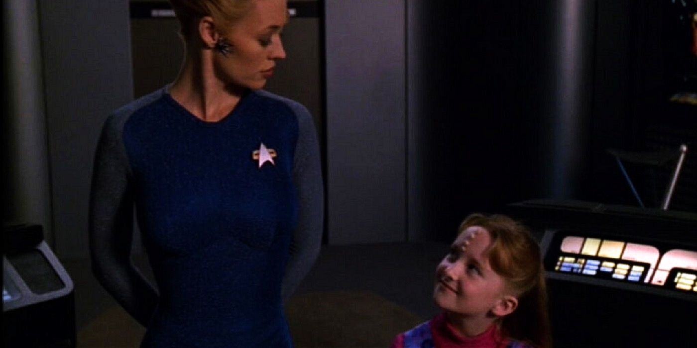 Seven of Nine looking at Naomi Wildman on Star Trek Voyager