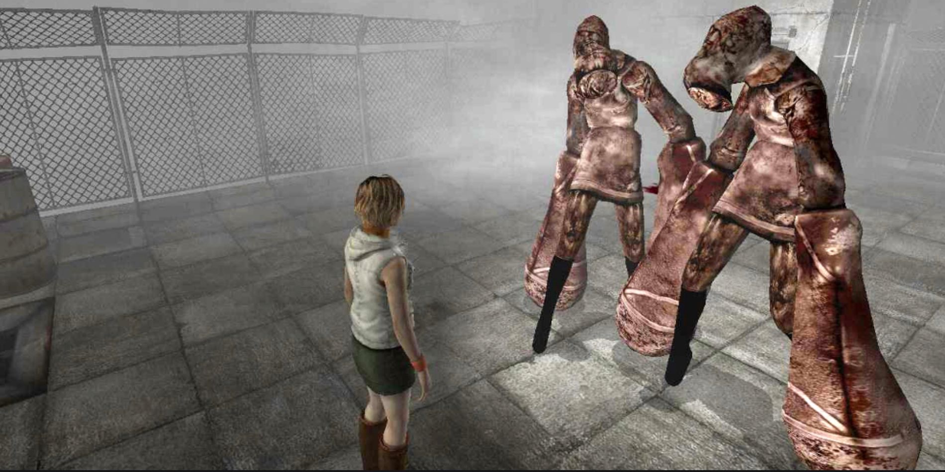 Um grupo de Closers avança sobre Heather Mason em Silent Hill 3