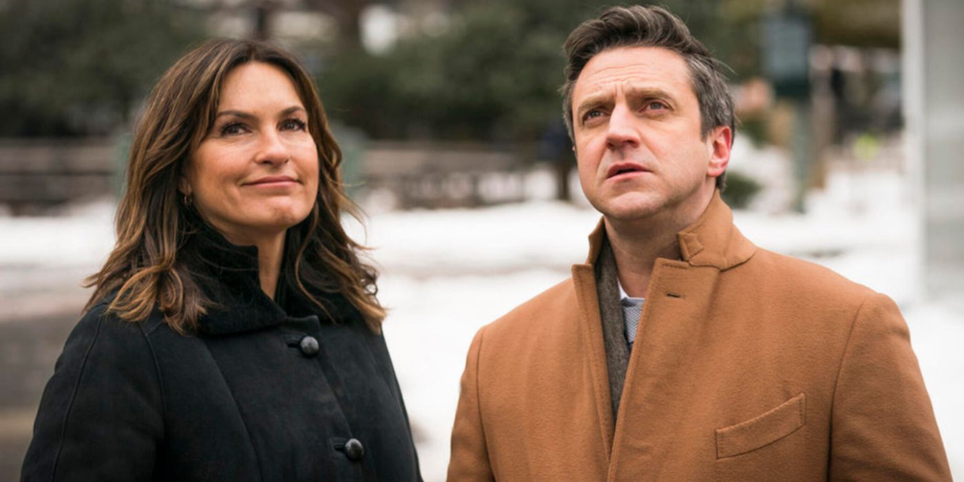 SVU's Benson and Barba, played by Mariska Hargitay and Raul Esparza, stand outside in the snow