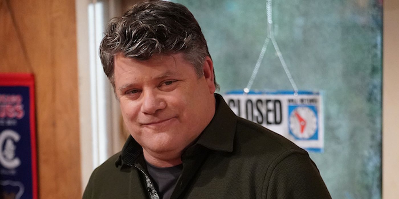 Tyler (Sean Astin) in The Conners sitcom smiling.