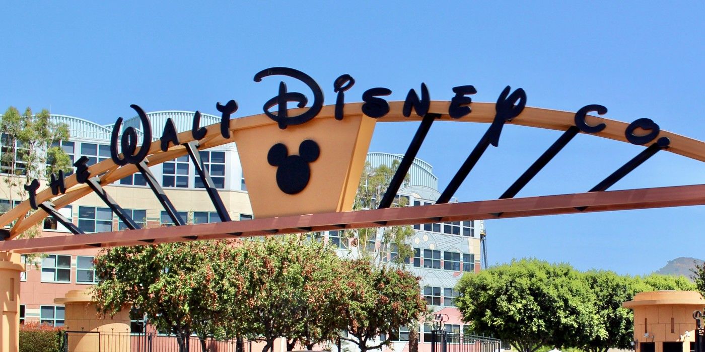 Disney Showrunners bị buộc phải làm việc mặc dù bị WGA phạt vì làm như vậy