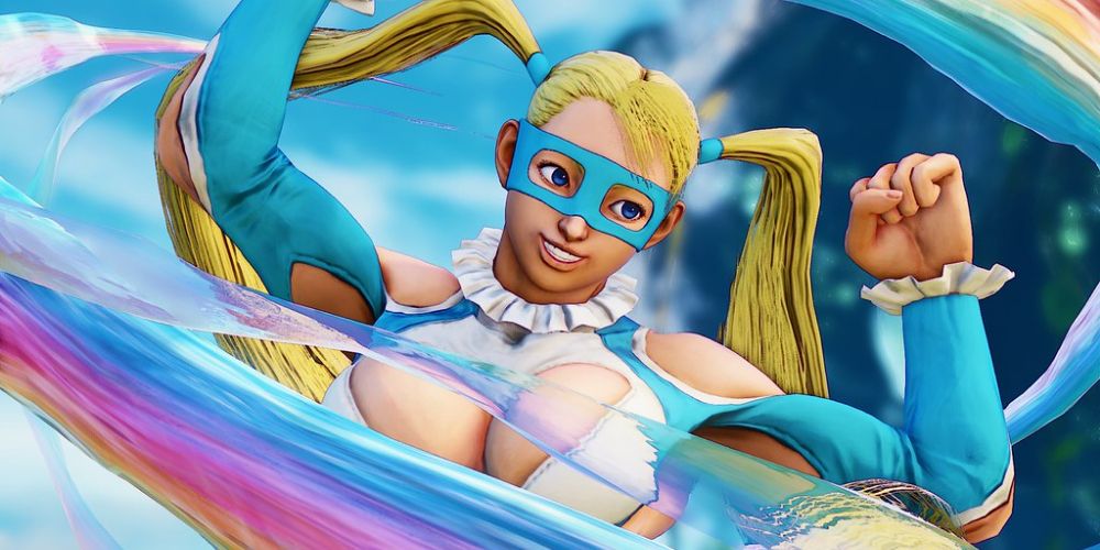 R.Mika flexionando seus músculos em Street Fighter 5