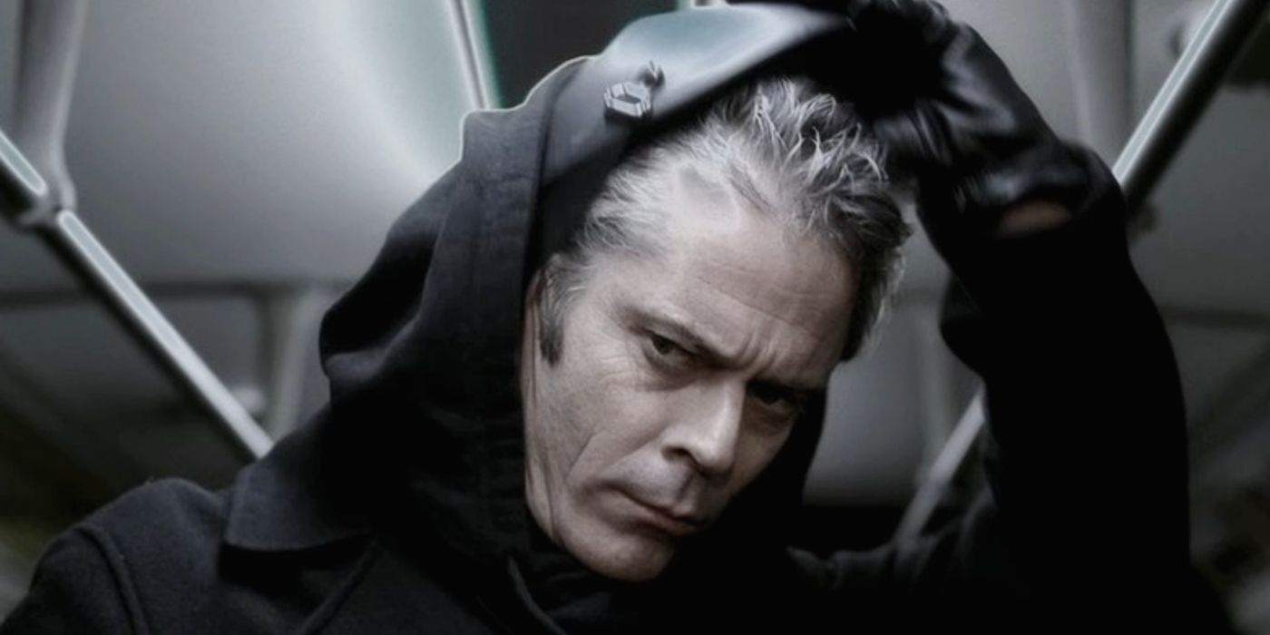 C Thomas Howell como Criminal Minds The Reaper George Foyet tirando a máscara