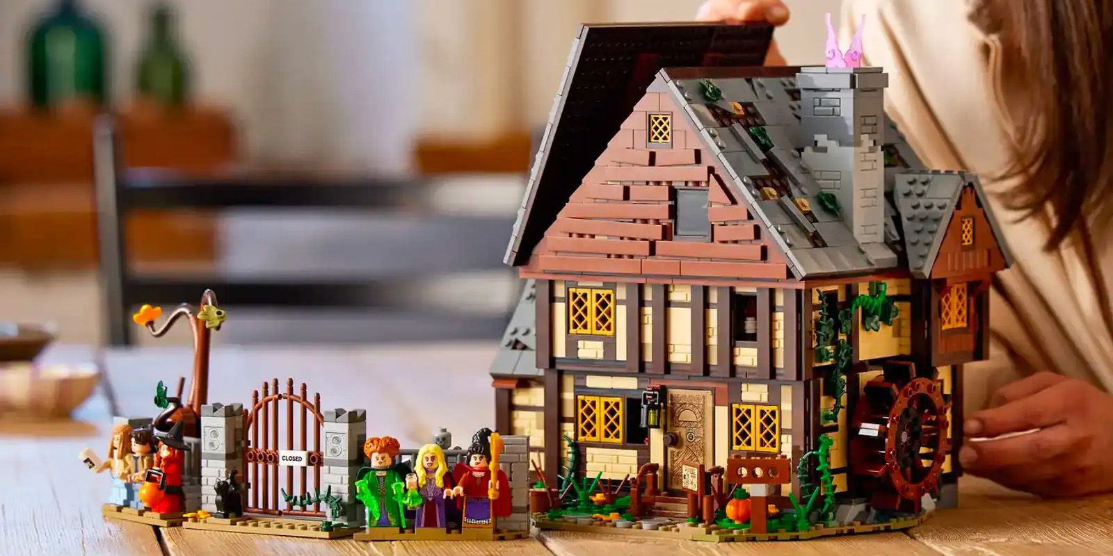 The Sanderson Sisters' cottage in Hocus Pocus gets the LEGO treatment.