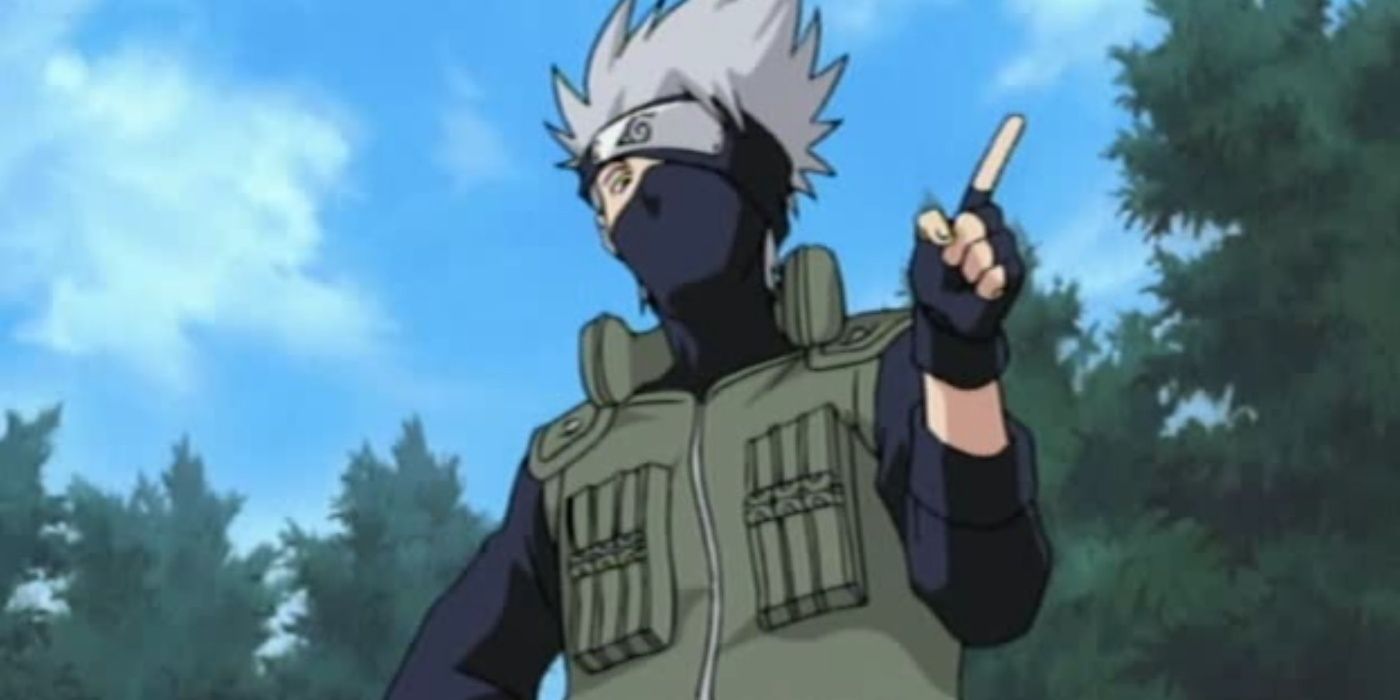 Kakashi apontando para o céu contra um cenário de árvores em Naruto