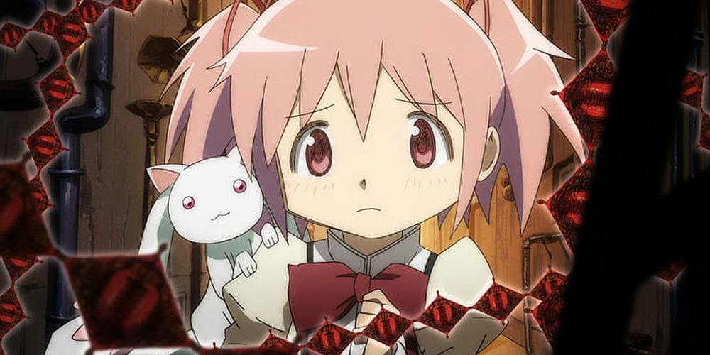 Madoka entra no covil de uma bruxa com Kyubey em seu ombro em Puella Magi Madoka Magica.