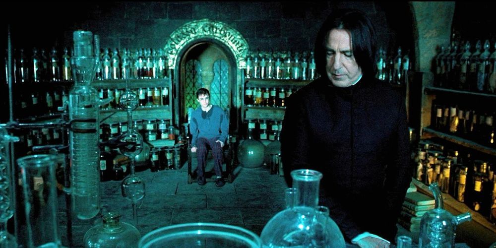 Snape treinando Harry em Oclumância